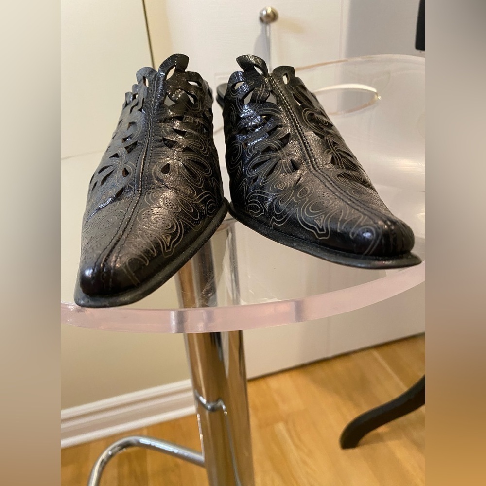 San  Marina Paris/Leather Mules/intricate filigree design/gold design 🤎 - Picture 13 of 14
